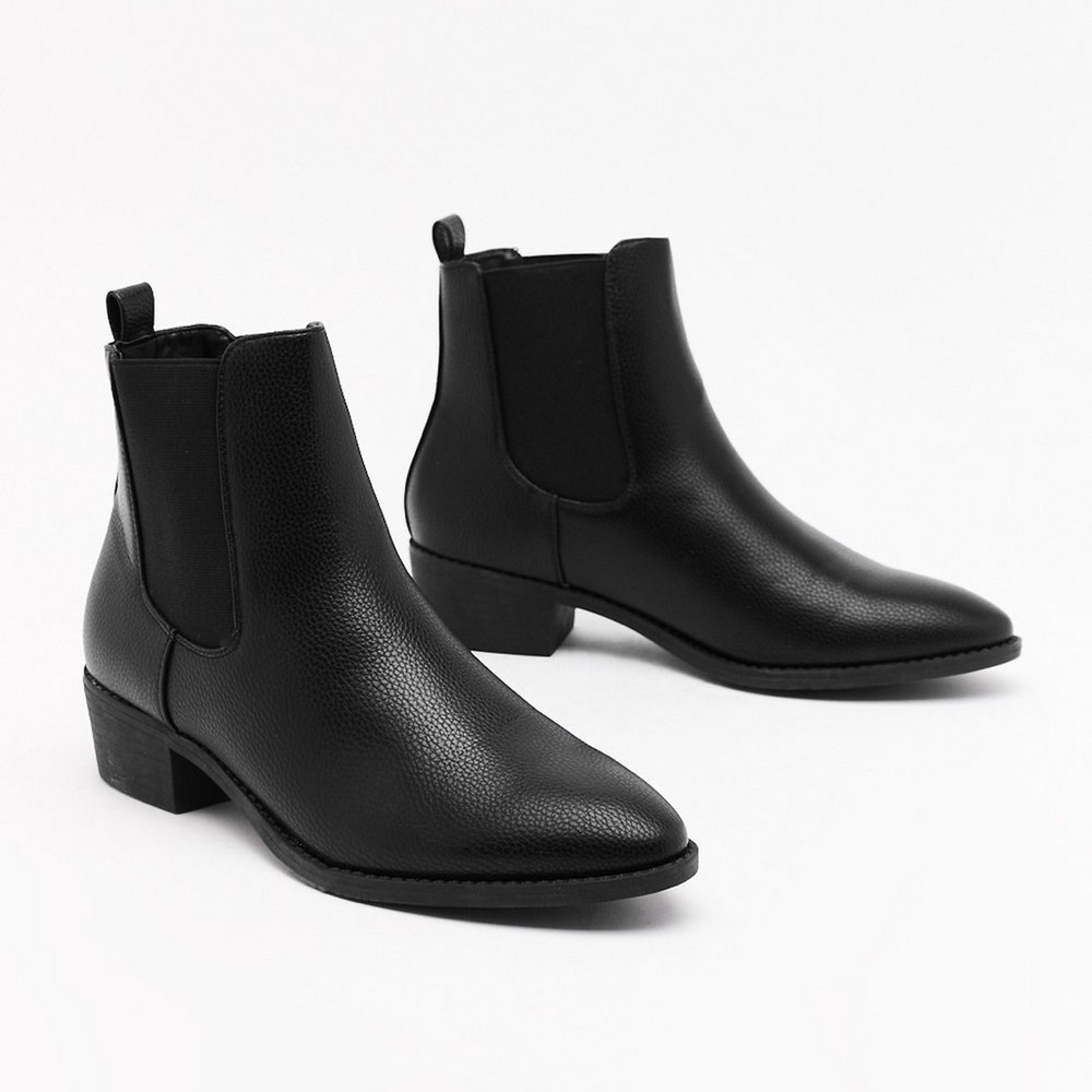 NIB Ankle Chelsea Boots